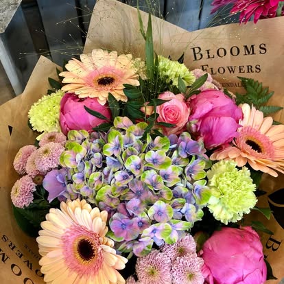 Blooms Flowers Dundalk shop front