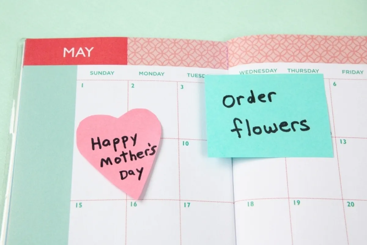 Calendar reminder for ordering flowers around Mother's Day